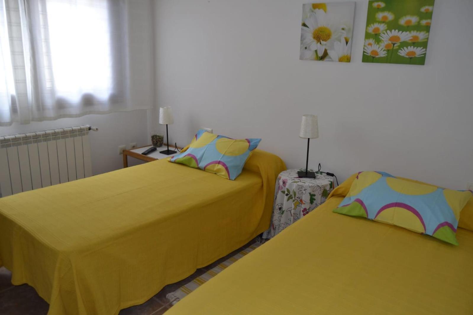 Rooms Peregrinos B Casa Alicia Rosal Exteriör bild