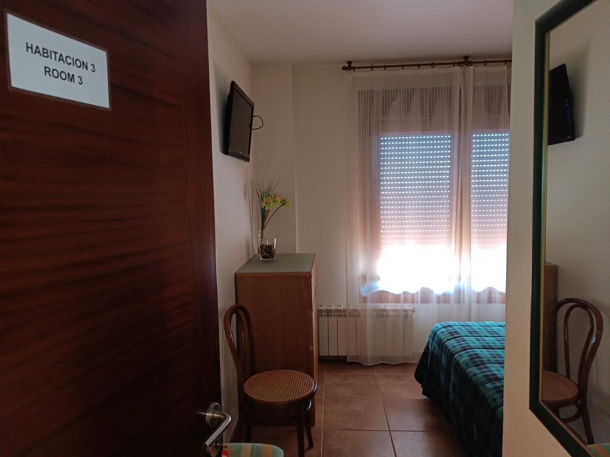 Rooms Peregrinos B Casa Alicia Rosal Exteriör bild